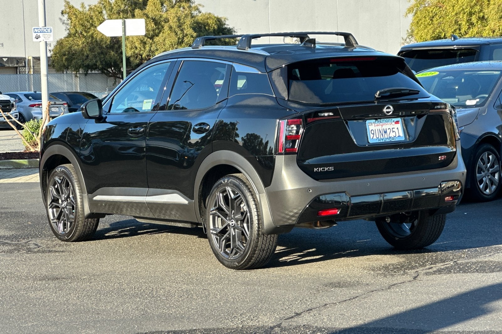 2025 Nissan Kicks SR