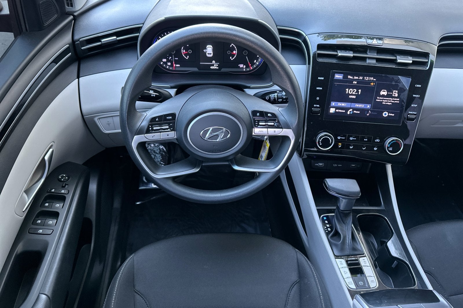 2023 Hyundai TUCSON SE