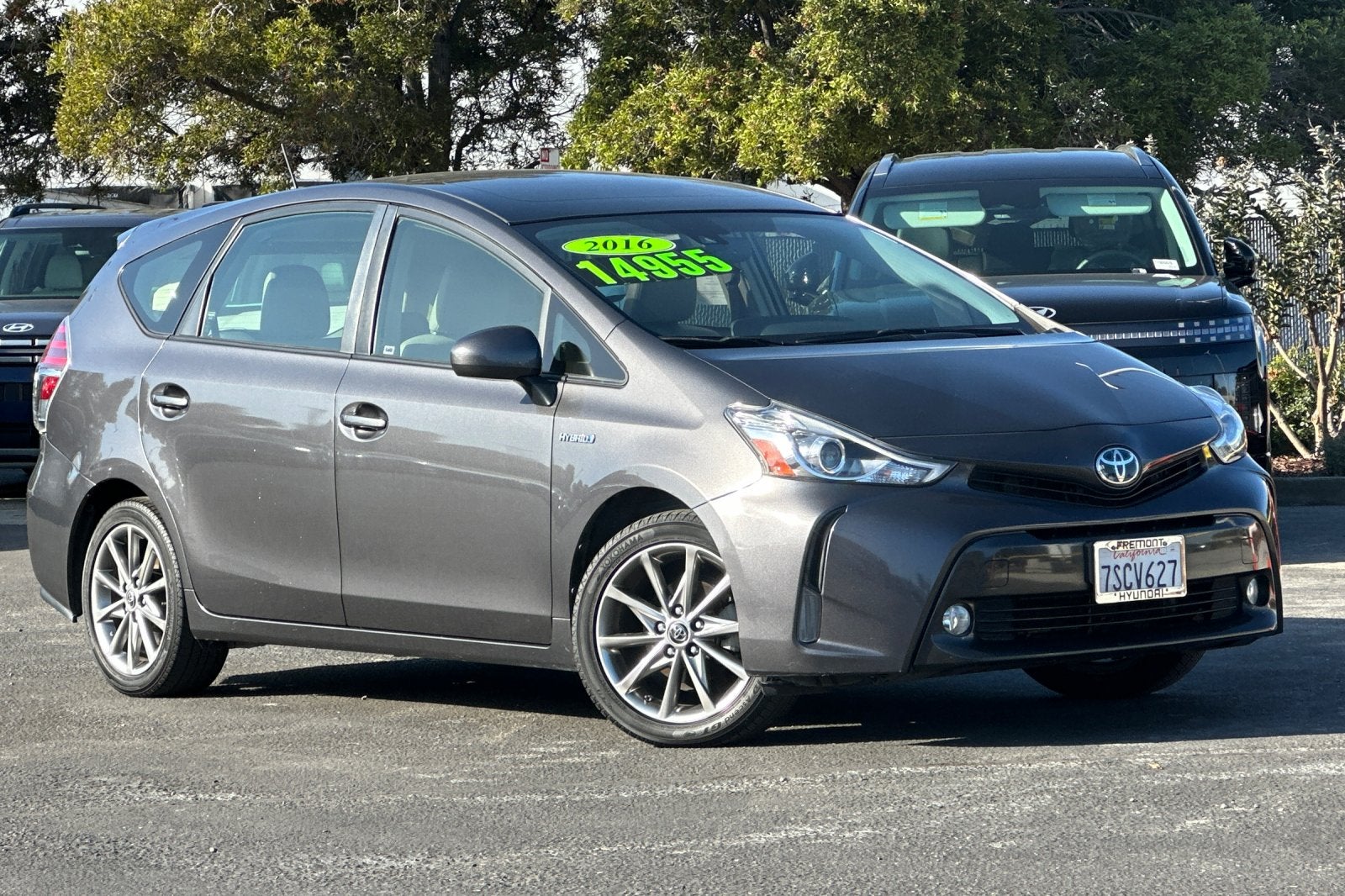 2016 Toyota Prius v Five