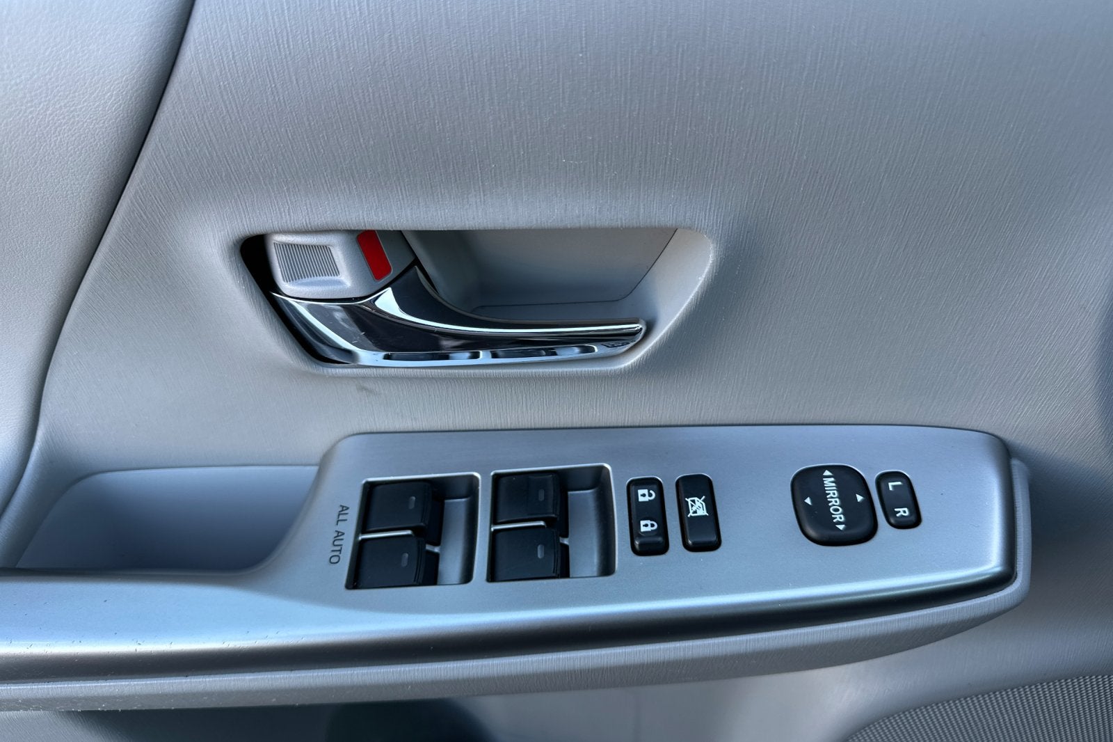 2016 Toyota Prius v Five