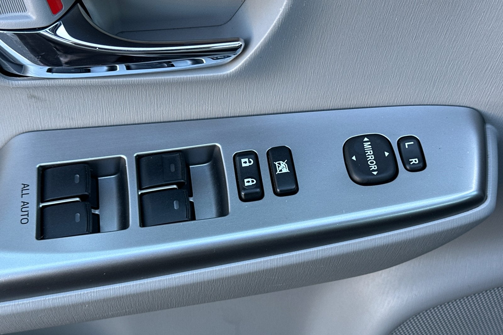 2016 Toyota Prius v Five