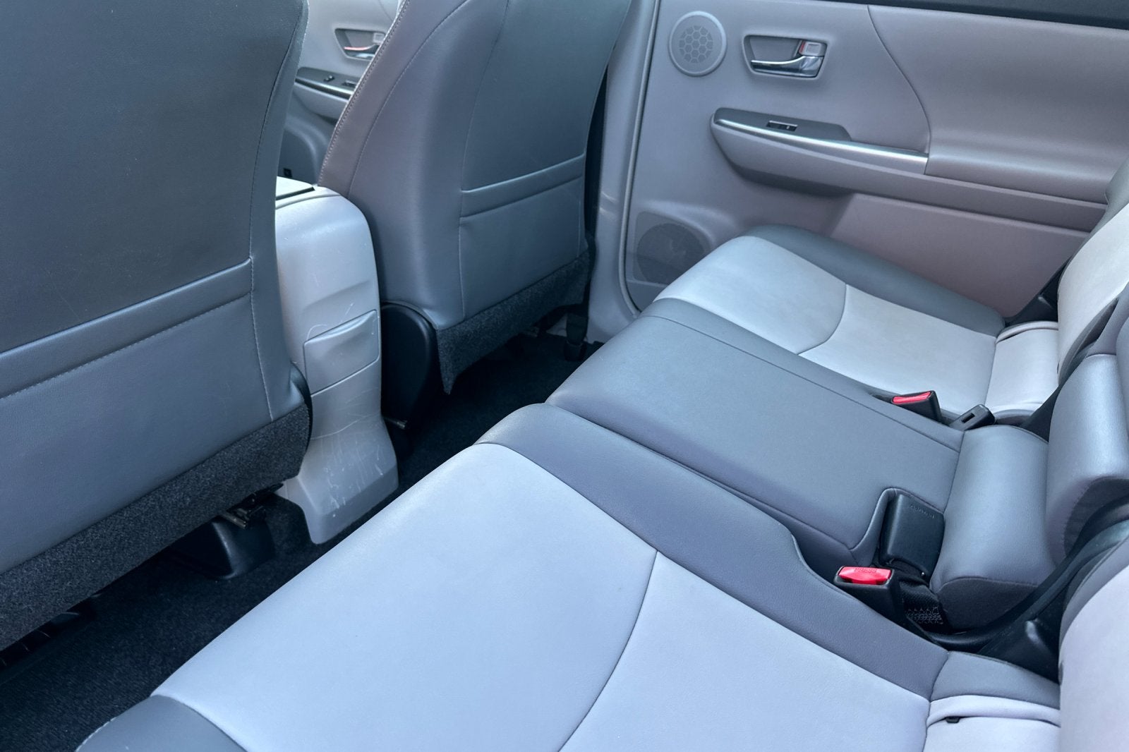 2016 Toyota Prius v Five