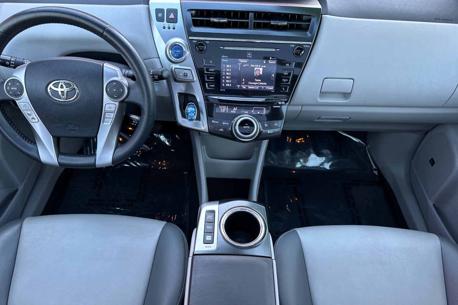 2016 Toyota Prius v Five