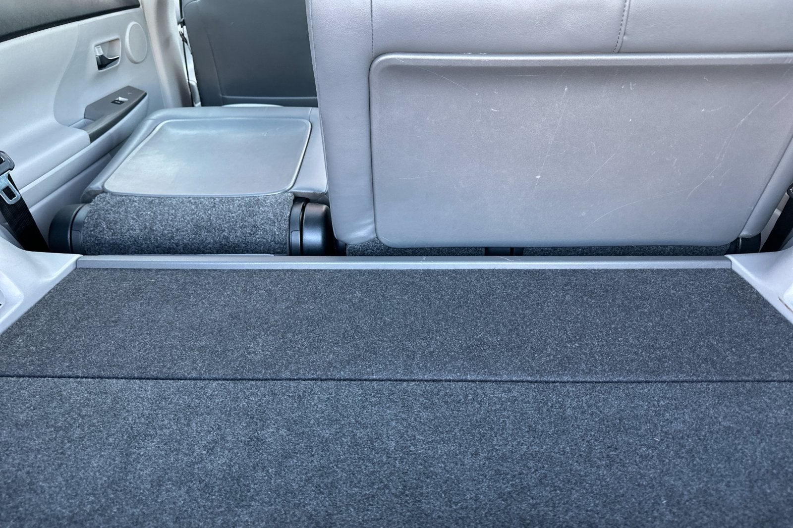 2016 Toyota Prius v Five