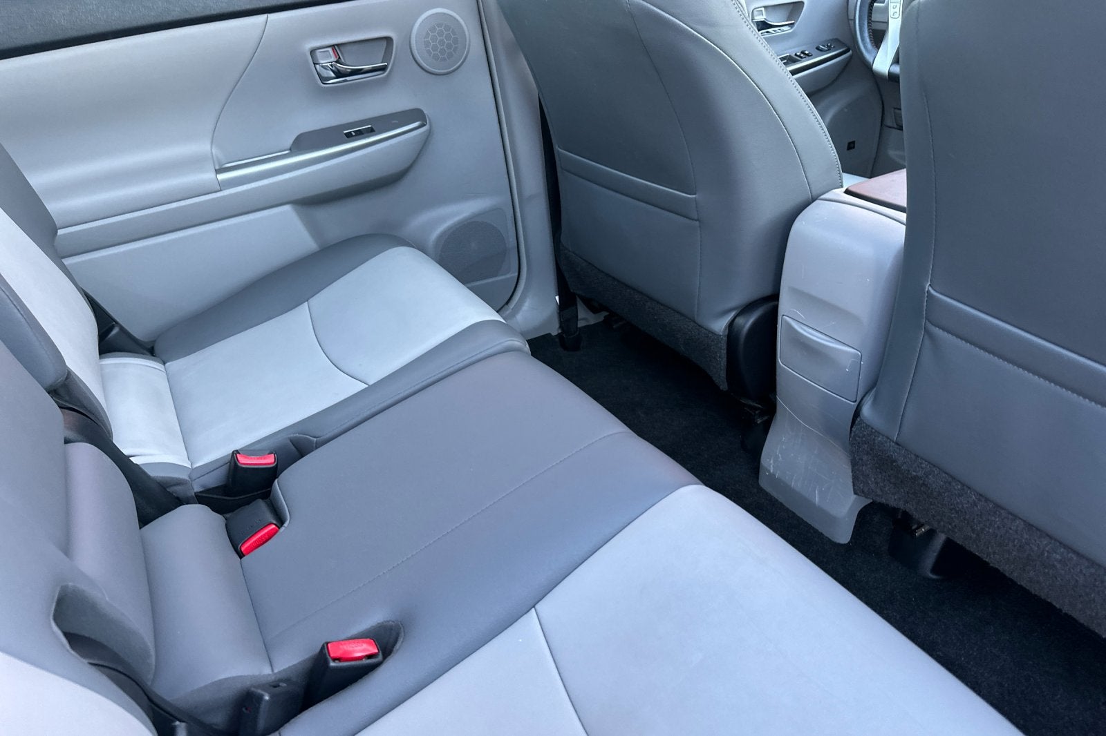 2016 Toyota Prius v Five