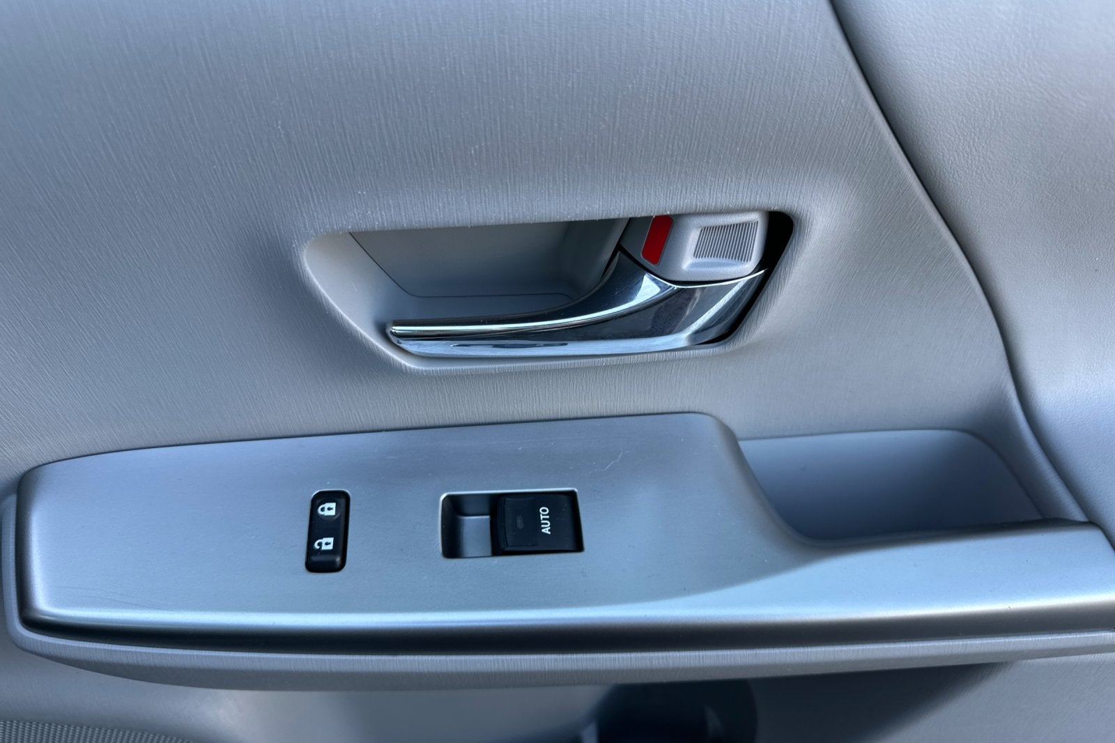 2016 Toyota Prius v Five