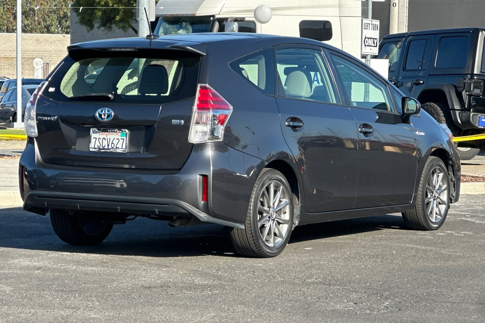 2016 Toyota Prius v Five