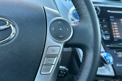 2016 Toyota Prius v Five