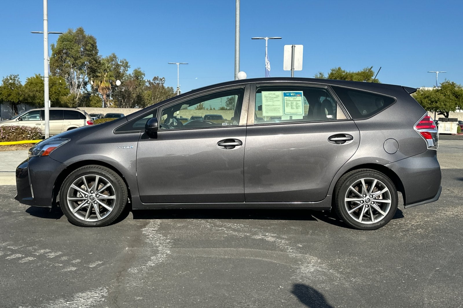 2016 Toyota Prius v Five