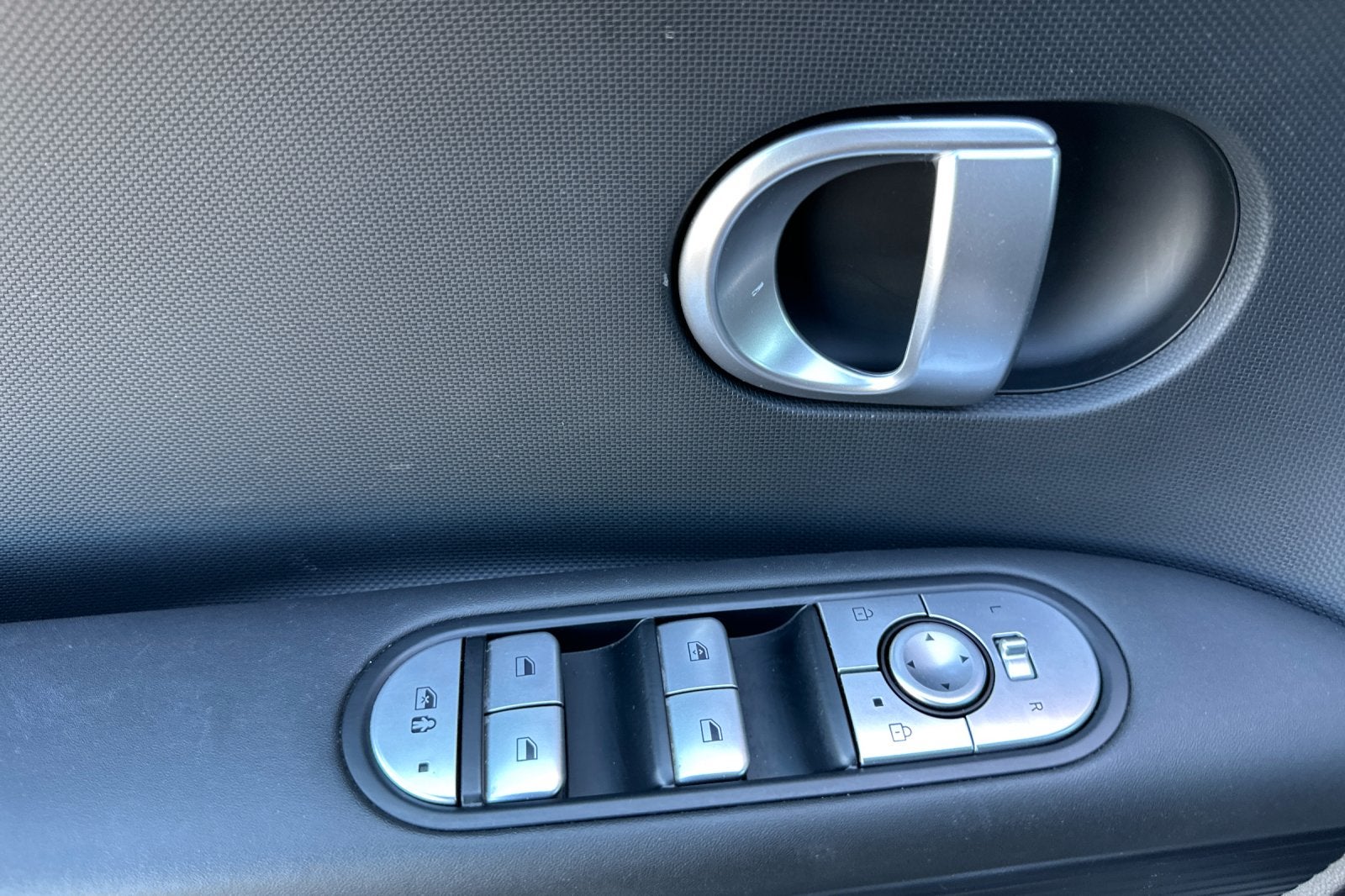 2024 Hyundai IONIQ 5 SE Standard Range