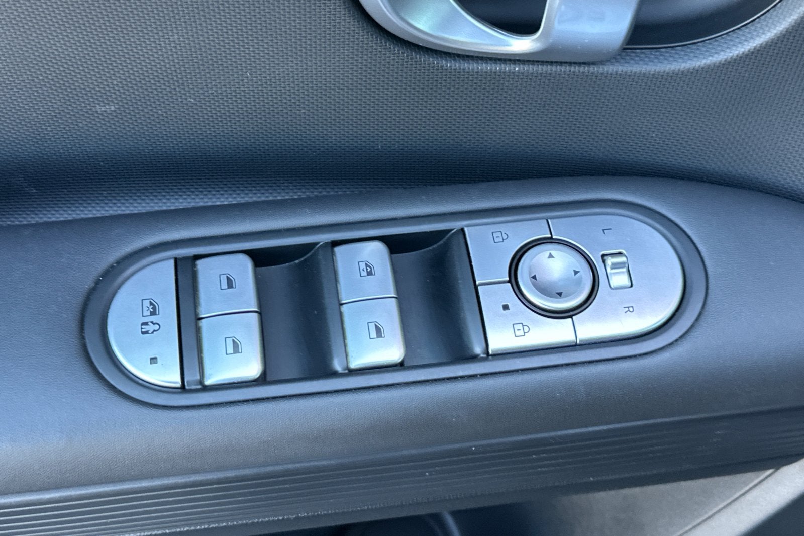 2024 Hyundai IONIQ 5 SE Standard Range