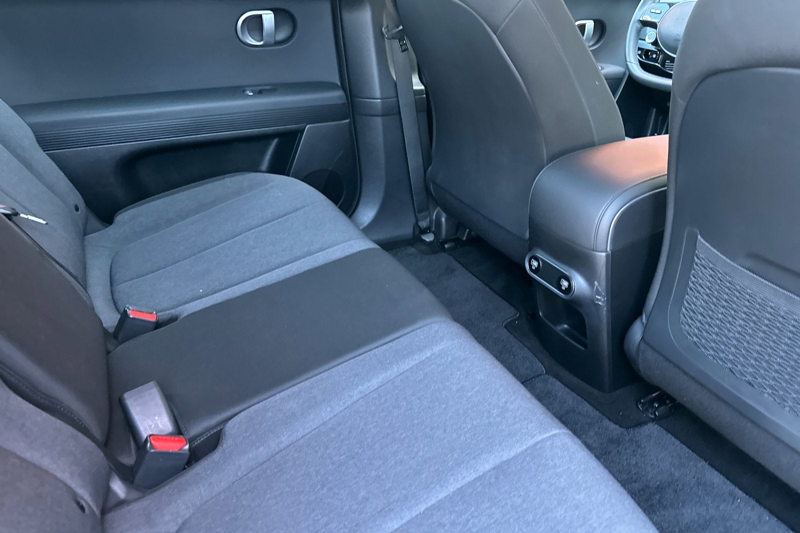 2024 Hyundai IONIQ 5 SE Standard Range