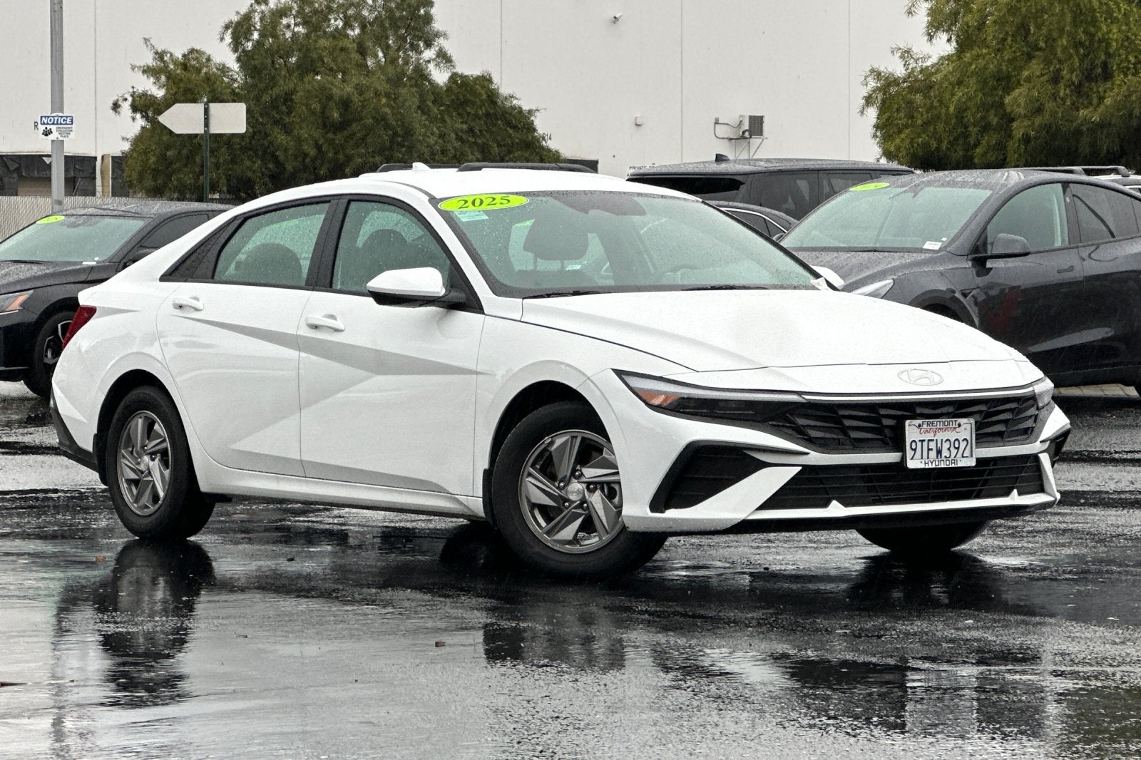 2025 Hyundai ELANTRA SE