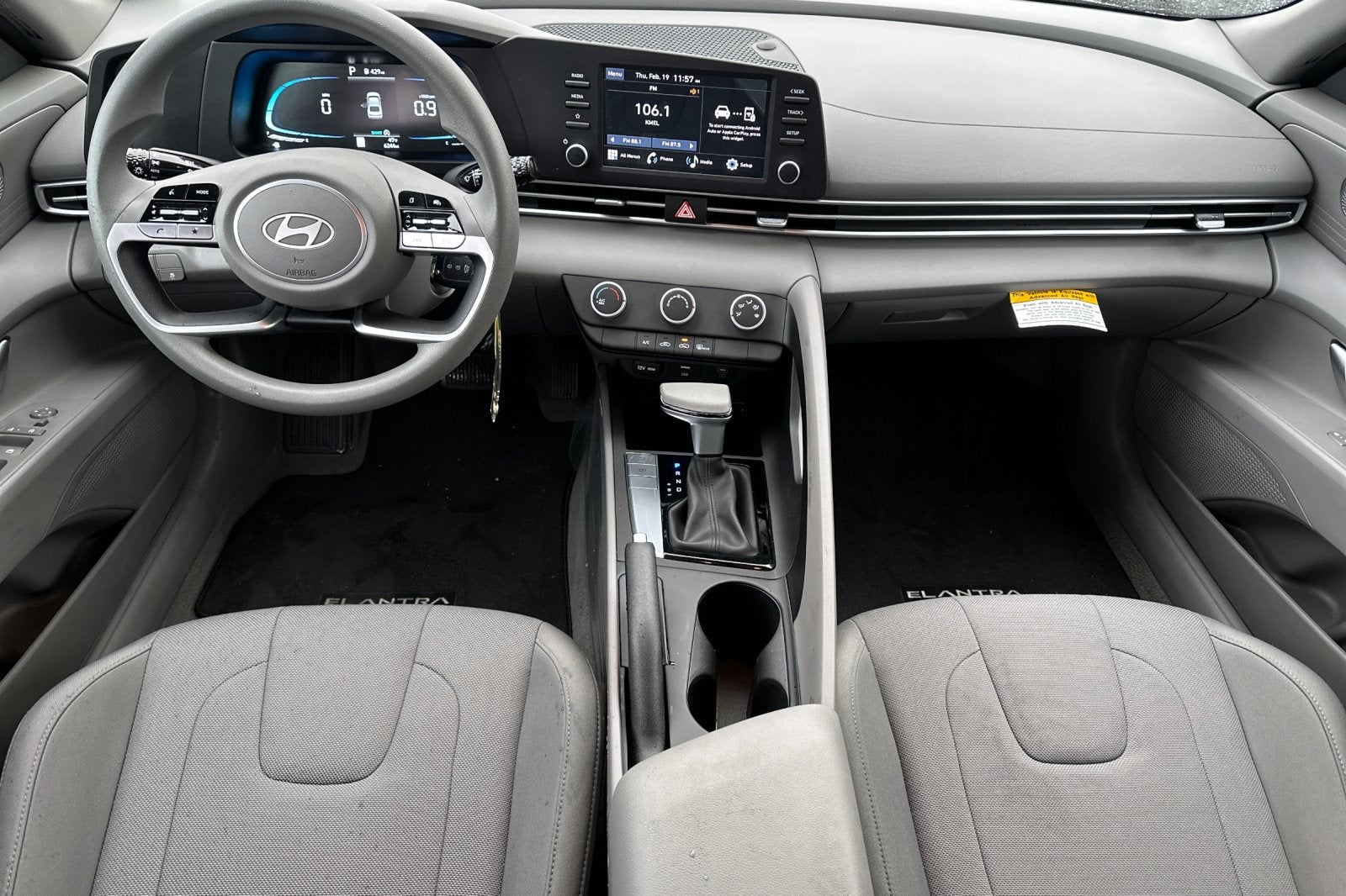 2025 Hyundai ELANTRA SE