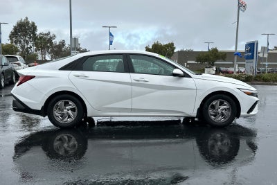 2025 Hyundai ELANTRA SE