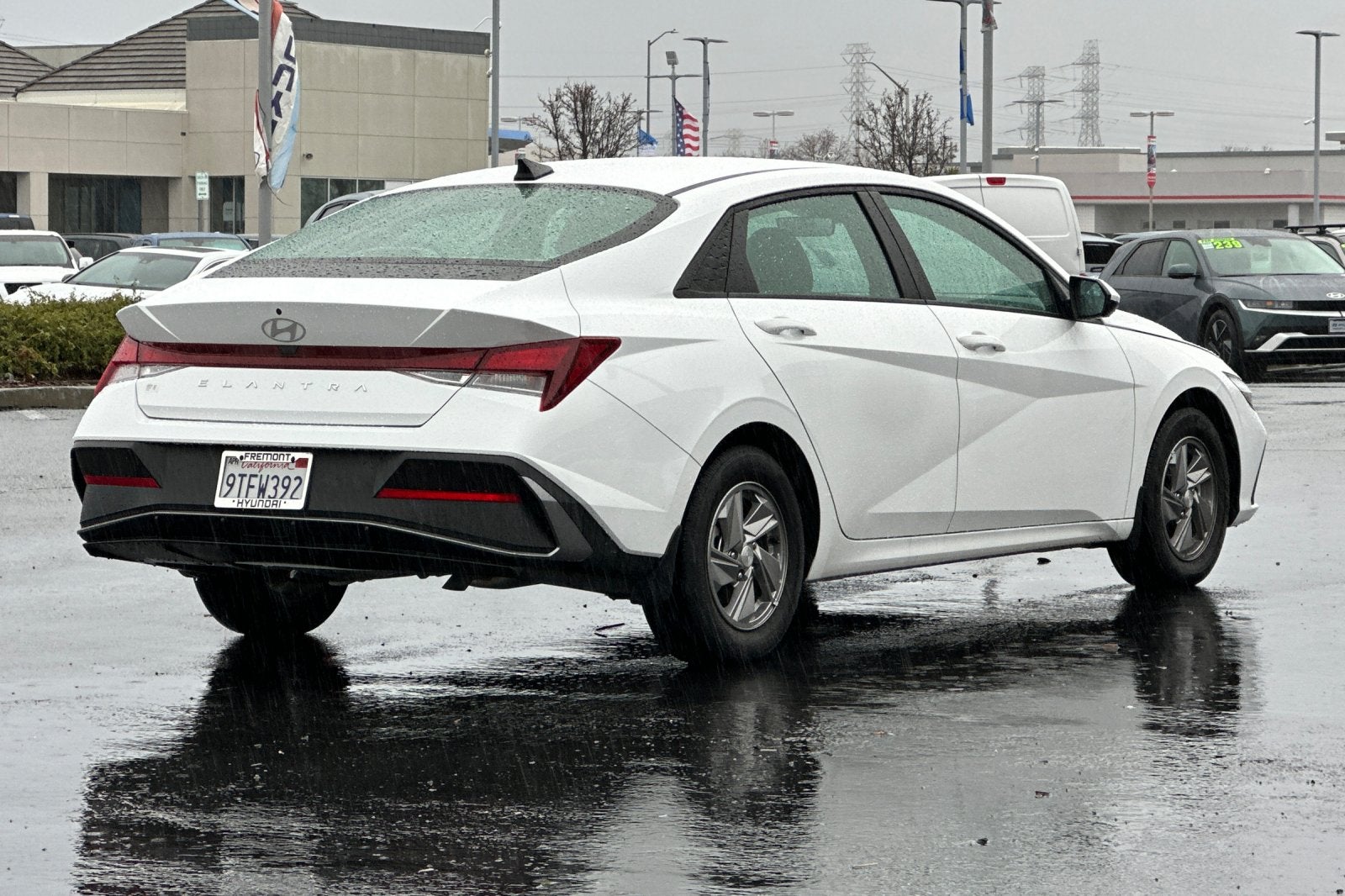 2025 Hyundai ELANTRA SE