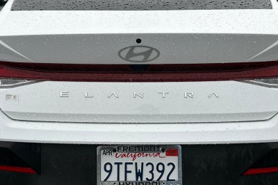 2025 Hyundai ELANTRA SE