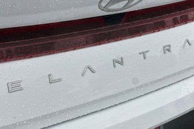 2025 Hyundai ELANTRA SE