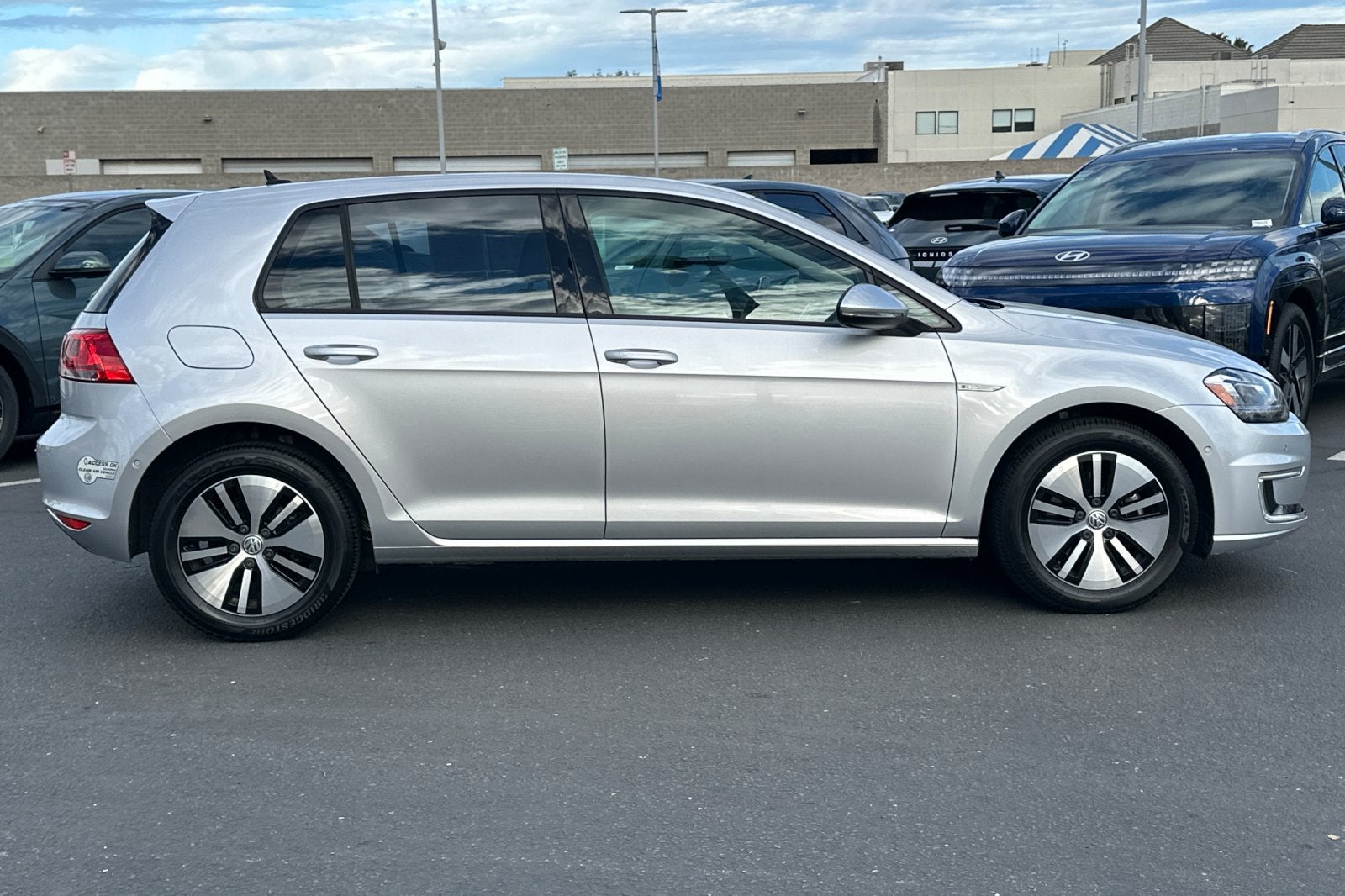 Used 2016 Volkswagen e-Golf e-Golf SEL Premium with VIN WVWPP7AUXGW912761 for sale in Fremont, CA