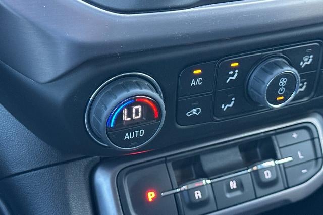 2022 GMC Acadia AT4