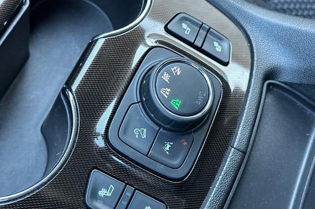 2022 GMC Acadia AT4