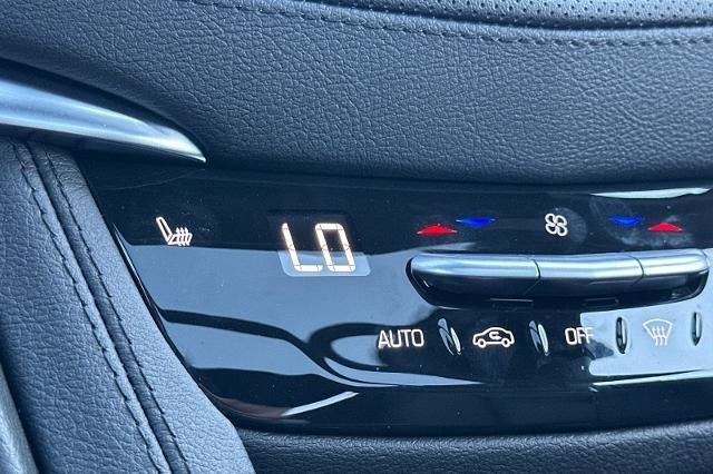 2025 Cadillac XT6 Luxury