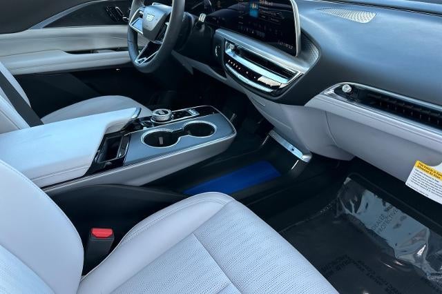 2025 Cadillac LYRIQ Luxury 1