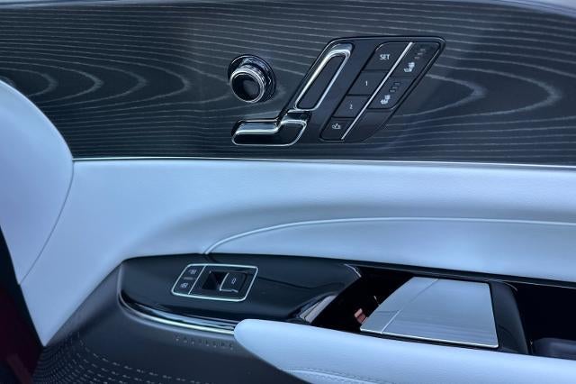 2025 Cadillac LYRIQ Luxury 1