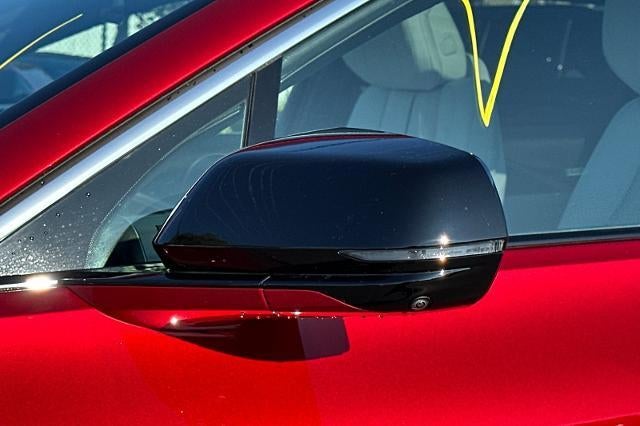 2025 Cadillac LYRIQ Luxury 1