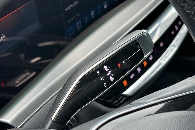 2024 Cadillac LYRIQ Luxury 1