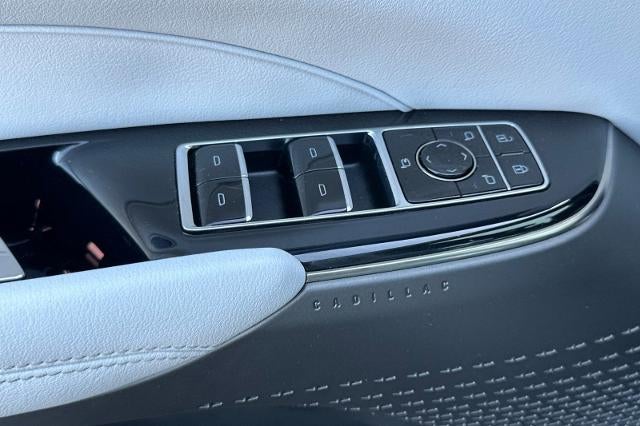 2024 Cadillac LYRIQ Luxury 1