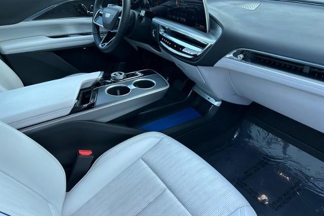 2024 Cadillac LYRIQ Luxury 1