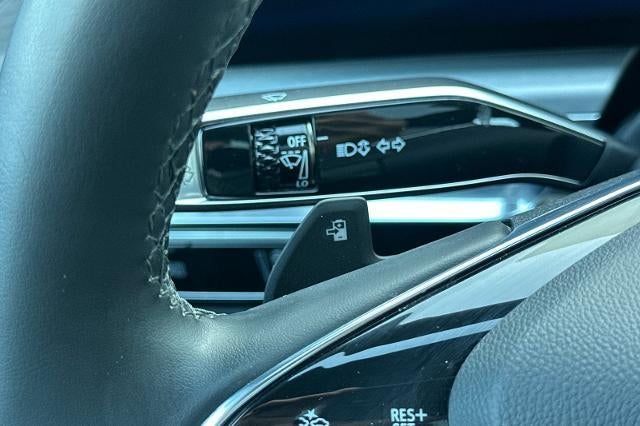 2024 Cadillac LYRIQ Luxury 1