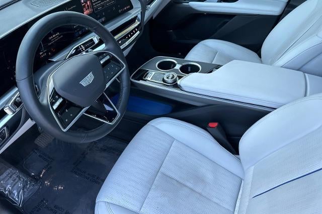 2024 Cadillac LYRIQ Luxury 1