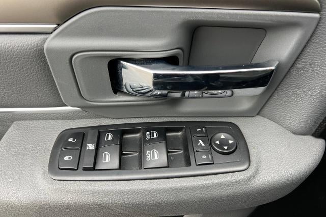 2017 RAM 1500 Big Horn Crew Cab 4x4 5'7" Box