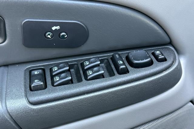 2003 Chevrolet Suburban LS