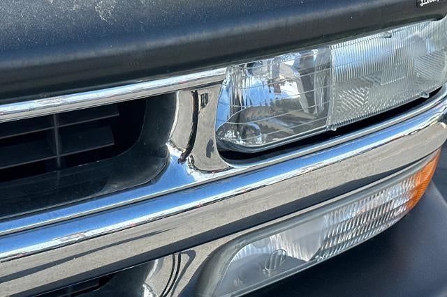 2003 Chevrolet Suburban LS