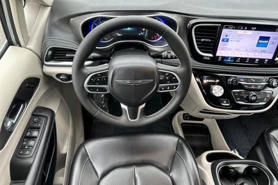 2023 Chrysler Pacifica Hybrid Touring L