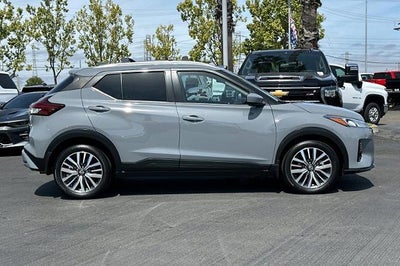 2023 Nissan Kicks SV Xtronic CVT