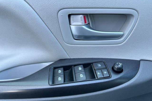 2015 Toyota Sienna LE AAS