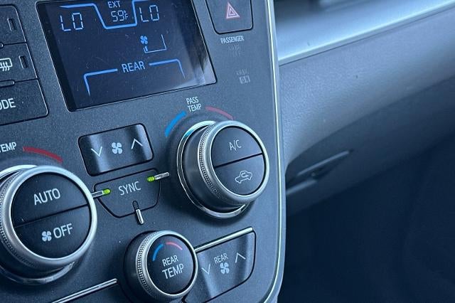 2015 Toyota Sienna LE AAS