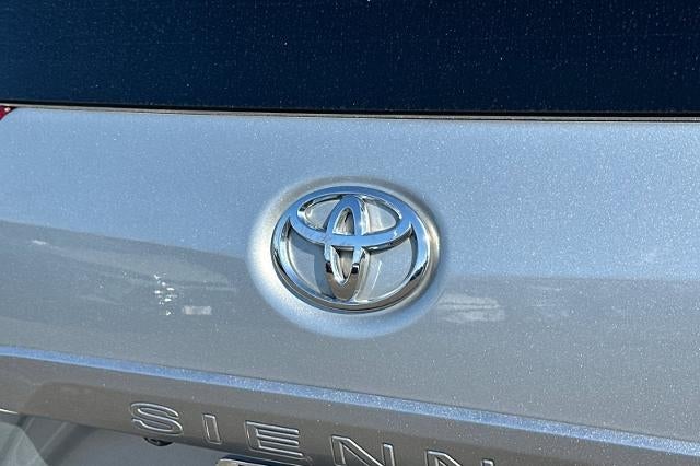 2015 Toyota Sienna LE AAS